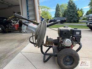 lot 124 image: Simpson 4000PSI pressure washer. Pu...