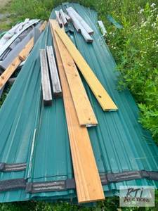 lot 163 image: 11 Sheets of Green metal roofing  ...