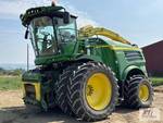 2016 John Deere 8800i self-prope...