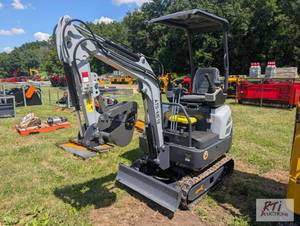 lot 4 image: ATS ME18 mini excavator, 16in diggi...