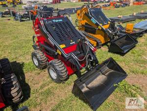 lot 16 image: Future FT323TZ mini skid loader, 41...