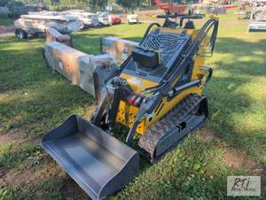 lot 49 image: SDLanch SSL60 mini tracked skid loa...