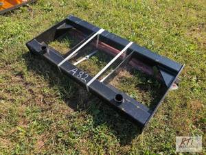 lot 91 image: Dual prong bale spear for skid load...