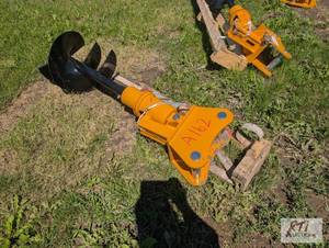 lot 117 image: Future hydraulic post hole digger f...