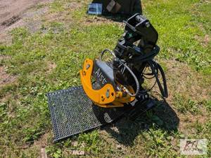 lot 137 image: Future log grapple for mini skid lo...