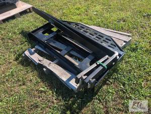 lot 146 image: Future skid loader pallet forks wit...