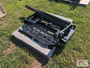 lot 148 image: Future skid loader pallet forks wit...