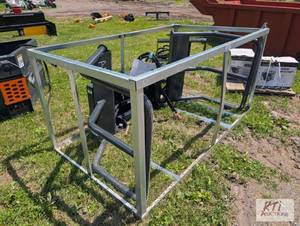 lot 185 image: Wolverine hydraulic round bale hugg...