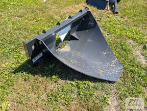 lot 196 image: Wolverine spade bucket for skid loa...