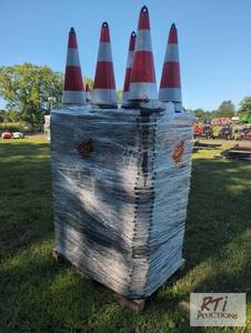 lot 228 image: 252X Traffic cones with reflectors,...