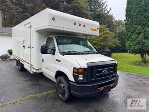 lot 4 image: 2012 Ford E350 box van. VIN1FDSE3F...