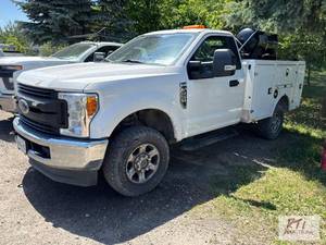 lot 5 image: 2018 Ford F-250 XL regular cab s...
