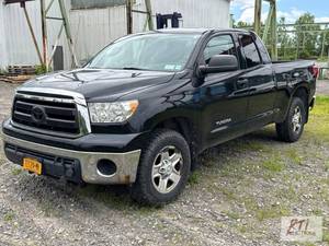 lot 10 image: 2011 Toyota Tundra Double Cab pi...