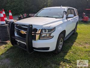 lot 14 image: 2019 Chevy Tahoe, police edition, 4...