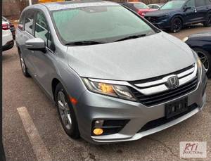 lot 16 image: 2019 Honda Odyssey EX van. VIN5FNR...