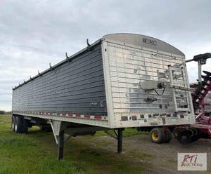 lot 42 image: 2022 Wilson DWH-651CB hopper bot...