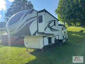 lot 46 image: 2021 Solitude 38ft fifth wheel hitc...