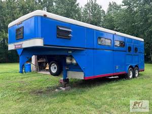 lot 47 image: 1995�Valley Trailers horse tr...