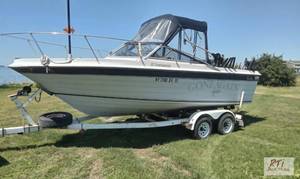 lot 49 image: 1989 Penn Yan 24ft tournament fishi...