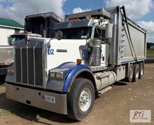lot 55 image: 2015 Kenworth W900 dump truck. V...