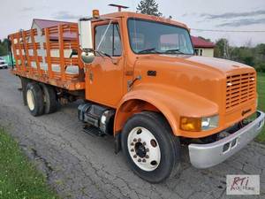 lot 63 image: 2000 international 4700 stake body ...