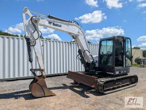lot 74 image: 2015 Bobcat E85 excavator, 24in dig...