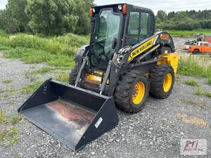 lot 78 image: New Holland L220 skid steer loader....