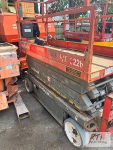 lot 92 image: 2013 Skyjack 3226 electric scissors...