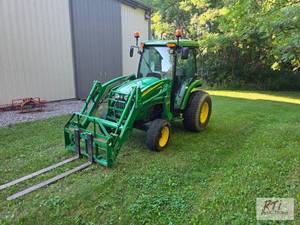 lot 104 image: John Deere 4320 tractor, 4WD, cab, ...