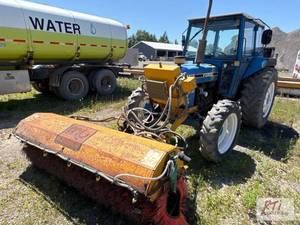 lot 105 image: Ford 4610 cab tractor. 5,308 hou...