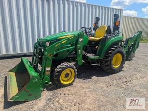 lot 110 image: John Deere 2032R tractor, 4WD, quic...