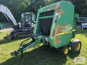 lot 140 image: John Deere 458 standard round baler...