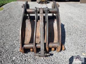 lot 157 image: Wain Roy HD Excavator Grapple with ...