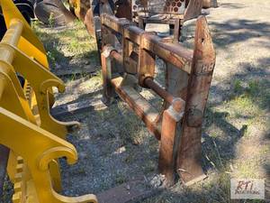 lot 166 image: JRB WA320-3MC wheel loader forks...