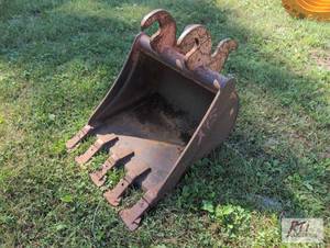 lot 181 image: 24in digging bucket for excavator. ...