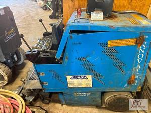 lot 203 image: 2018 Innovatech Terminator 2100 ele...