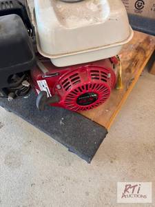 lot 236 image: NEW Honda 5HP small gas engine.