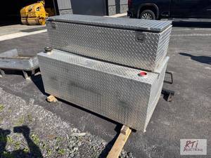 lot 252 image: Fuel tank, truck toolbox and backra...