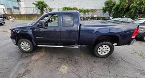 lot 6 image: 2011 GMC Sierra 2500HD extended cab...