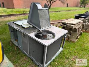 lot 11 image: Carrier 48TM006-501 AC unit. Worked...