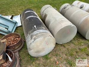 lot 16 image: (2) Heavy truck fuel tanks - 70 inc...