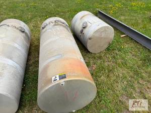 lot 17 image: (2) Heavy truck fuel tanks - 70 inc...