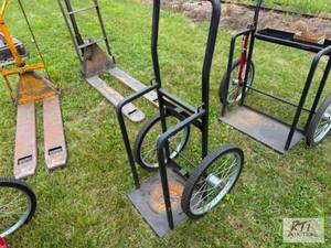 lot 28 image: Steel tank cart....