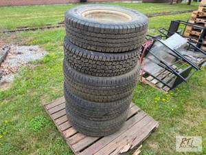 lot 34 image: Pallet of mixed tires and wheels...