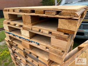 lot 41 image: (10) heavy pallets....
