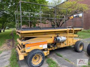 lot 51A image: GROVE SM31RT Platform Man Lift. Gas...
