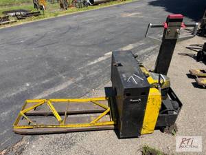 lot 71 image: Multiton electric pallet jack...