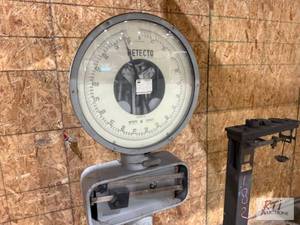 lot 183 image: Detecto 500 floor scale...