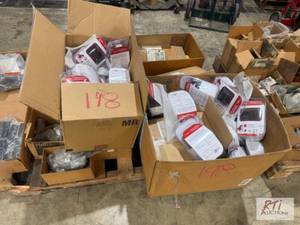 lot 198 image: Connection hubs and hardware, keybo...