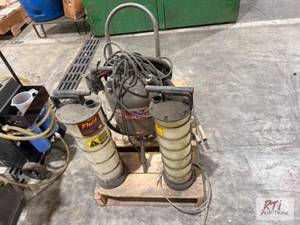 lot 205 image: Sandblaster and tools...